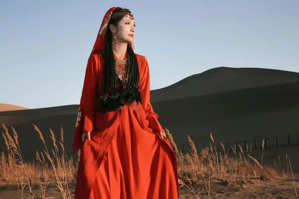 红衣踏沙 孤雁归天涯