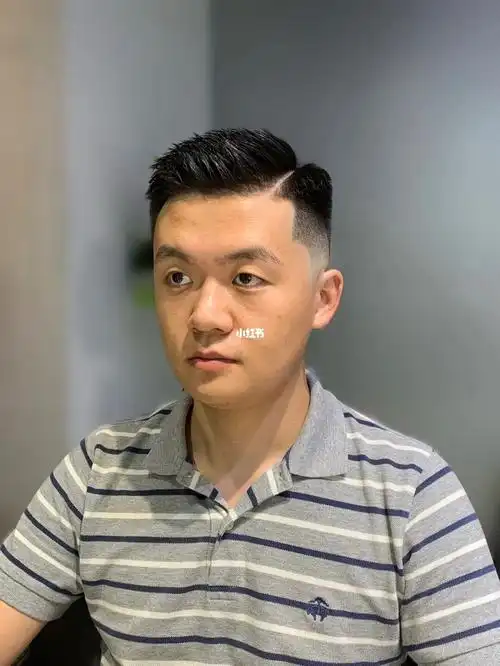 超短二八侧背男士发型78