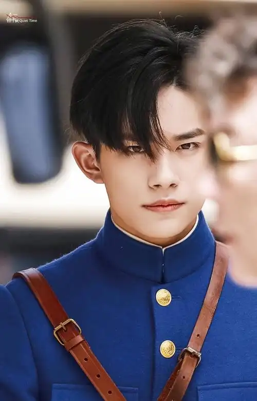 易烊千玺 #tfboys 电视剧艳势番之新青年拍摄花絮 高清