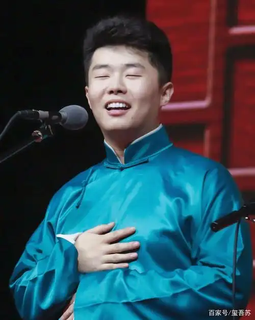 孟鹤堂周九良孔雀蓝色大褂