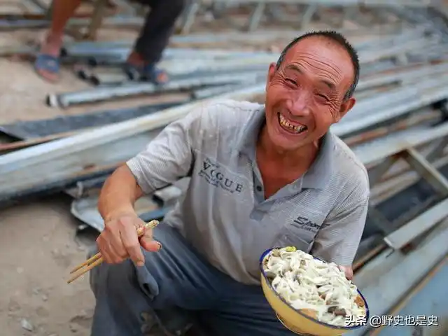 用城里人纳税的钱为60岁以上老农民增发养老金是否可行