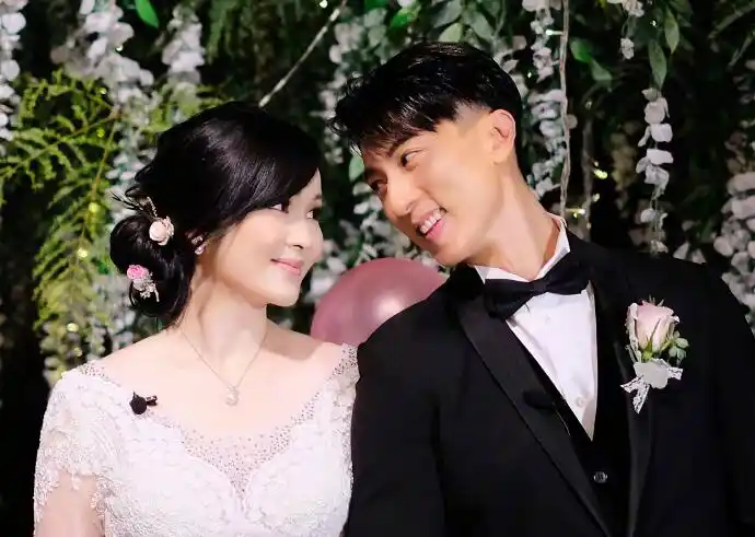 吴尊林丽吟婚礼场景曝光 弥补迟来的婚礼儿女当花童