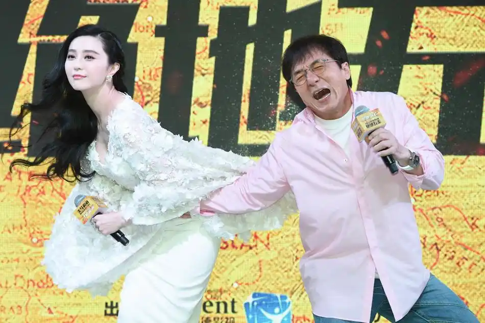 成龙送防牛铁扇范冰冰扇大黑牛太难