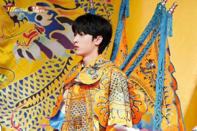 时代少年团戏服造型