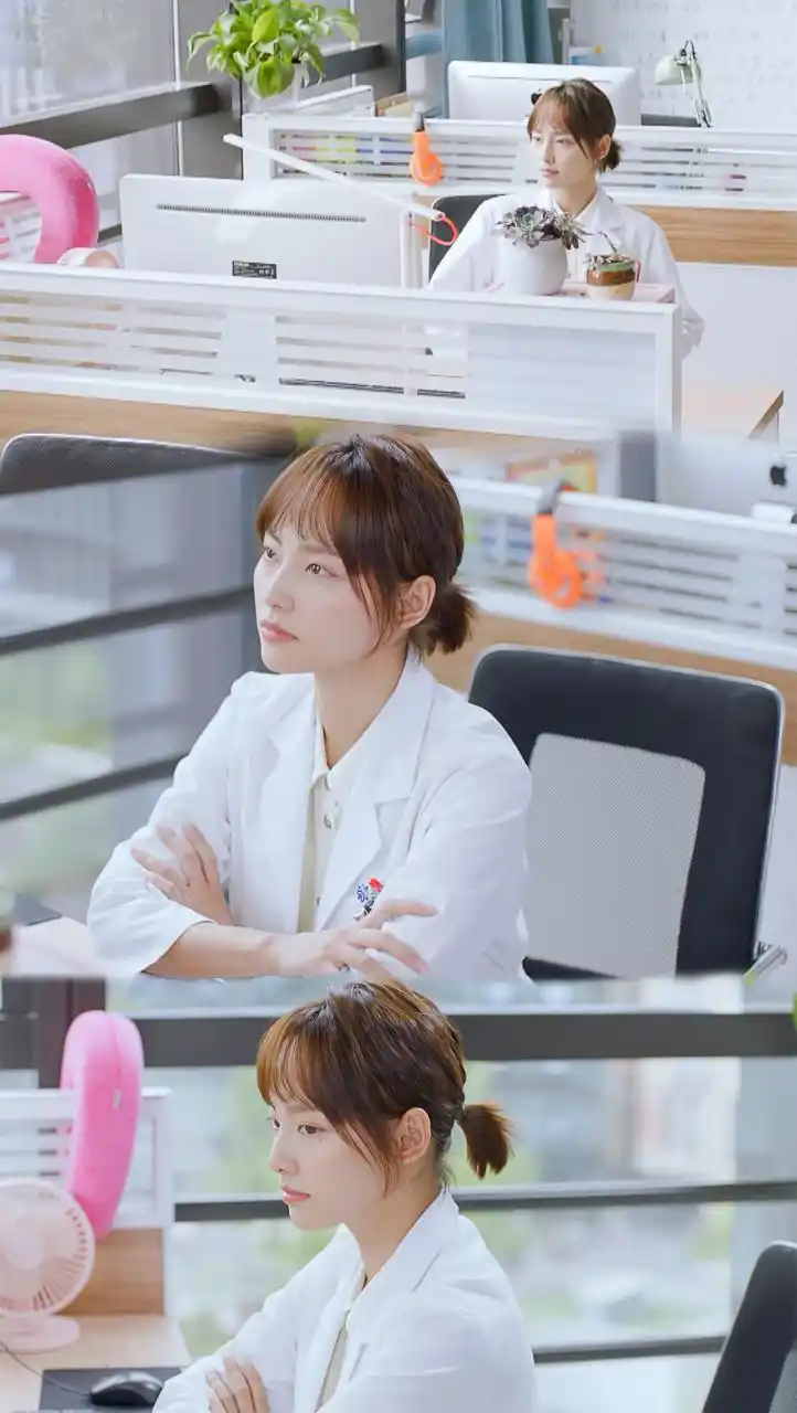 张嘉倪小大夫院内有穷追不舍的同窗小郭,院外有绅士大度的肖先生,黄