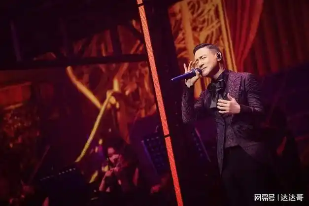 有一天他看新闻「60岁的老翁不慎滑倒」,一则普通的报导却