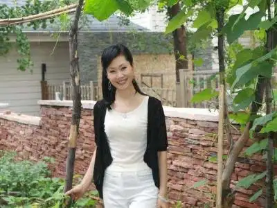 孟盛楠,出生在甘肃兰州,是中国大陆的一名主持人.