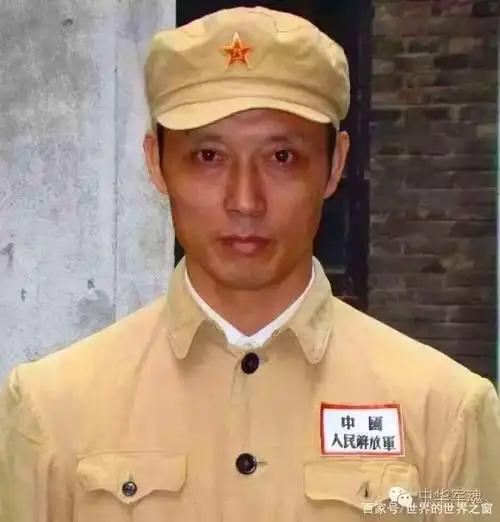 1949年10月参加开国典礼军服如果细心的话大家一定发现这个使其的军装