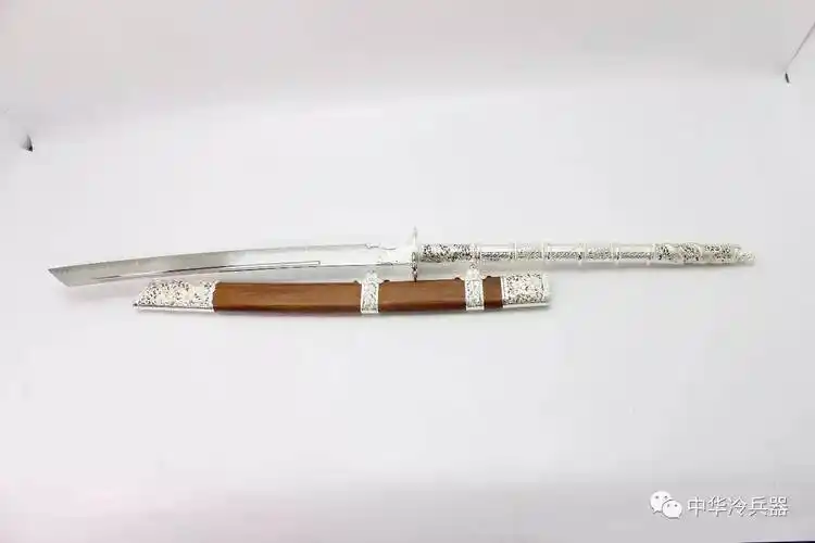 绝美斩马刀欣赏金vs银谁才是你心中的最爱