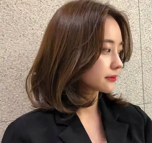 瓜子脸的女性发型别乱剪,看看这几种,让你美出新高度