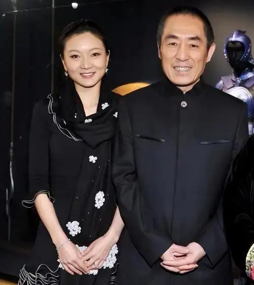 73岁张艺谋现状:娶娇妻陈婷生两子一女,用爱滋润着孩子的成长
