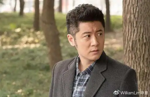 40岁任重罕曝近况身材发福脖子胖出褶难掩老态两鬓变白眼袋重