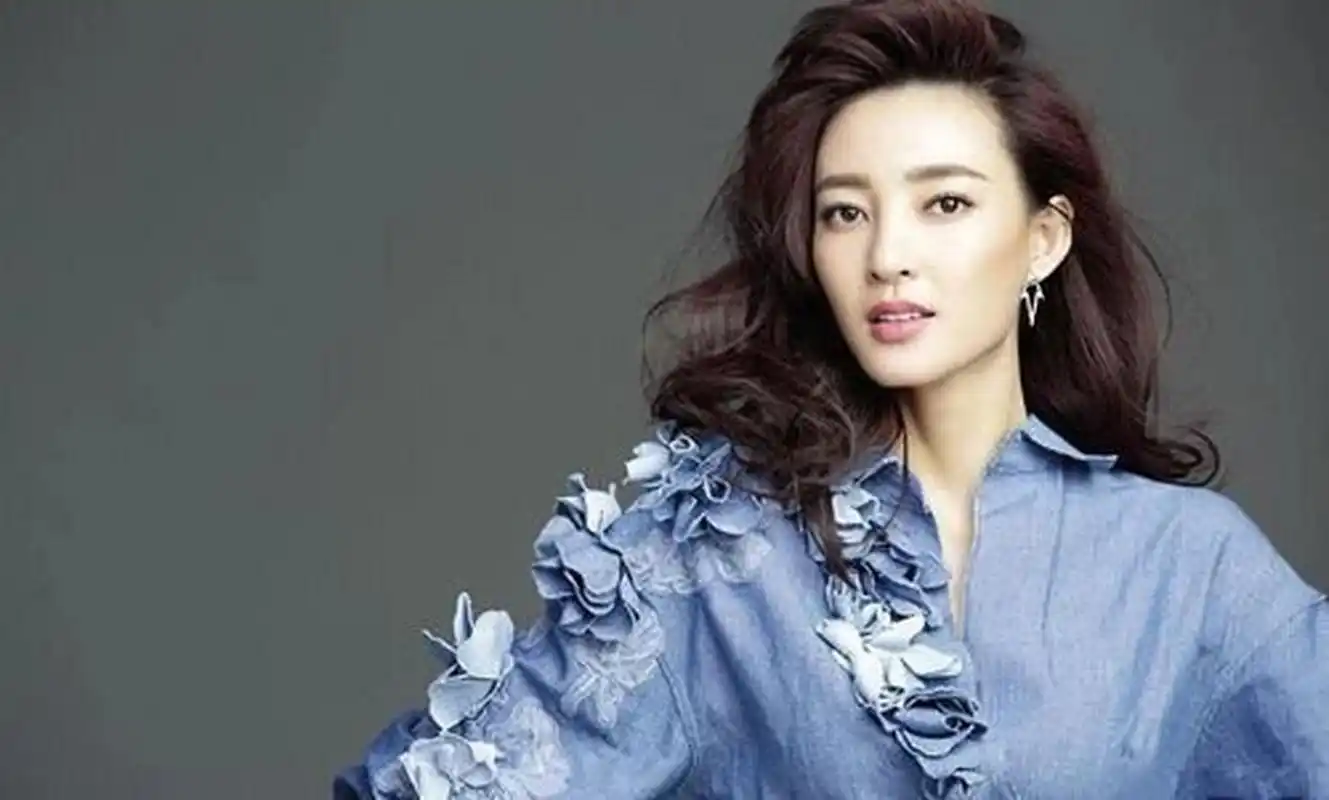 王丽坤(claudia),1985年3月22日出生于内蒙 王丽坤,一位来自内蒙古