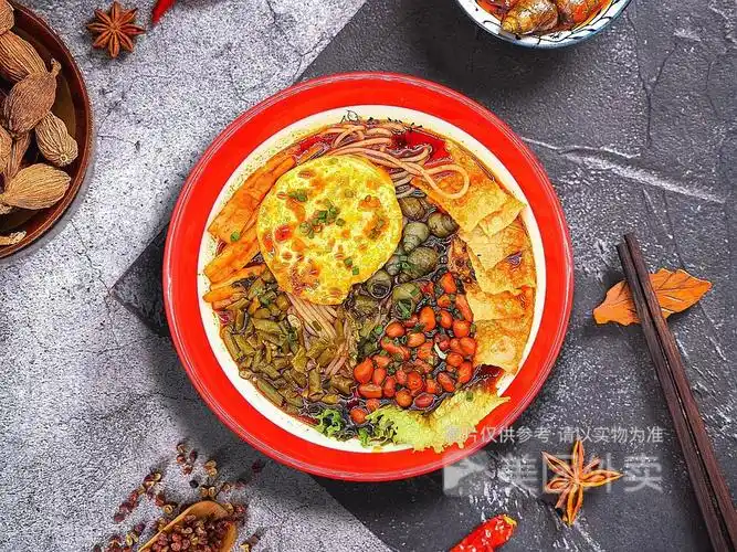 黄金煎蛋螺蛳粉图片