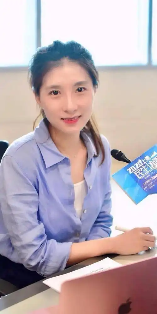 夏科家做客"民生访谈"节目后,"民生圆桌会"主持人一野邀请市人大代表