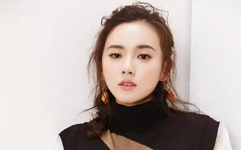 江铠同魅力十足时尚杂志写真图片桌面壁纸