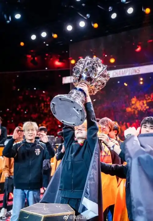 fpx夺冠四周年##英雄联盟s13