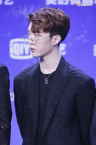 2018范丞丞爱奇艺尖叫之夜_高清图片大全-爱豆app