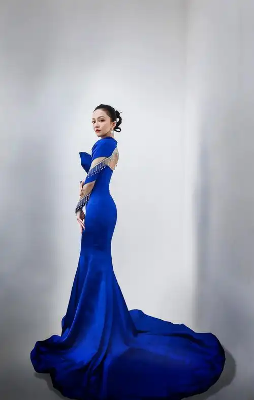 张韶涵鱼尾包臀礼服这身材真好