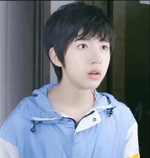 tf家族贺峻霖 念念 唐新 美颜盛世嘟嘴眨眼可爱满分99