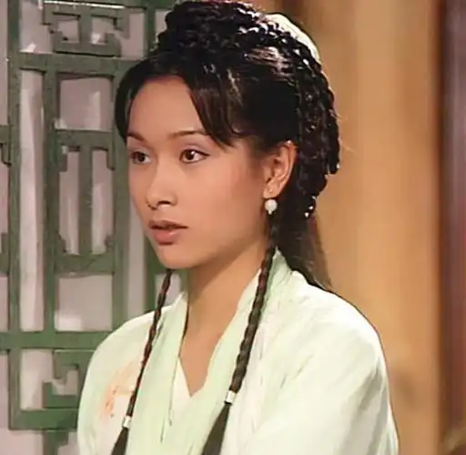 《雪花神剑》中的梅绛雪,扮相清丽脱俗,杨恭如美若天仙_网易订阅