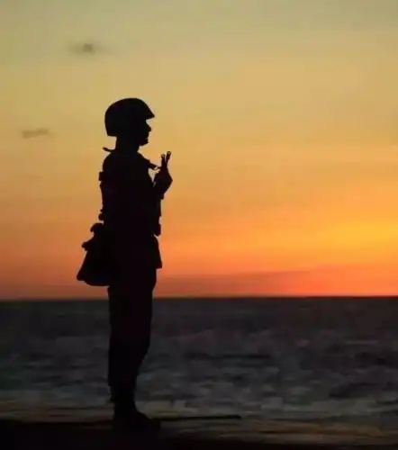 今天 当你和家人团圆的同时 请不要忘记守护团圆的他们 ——中国军人