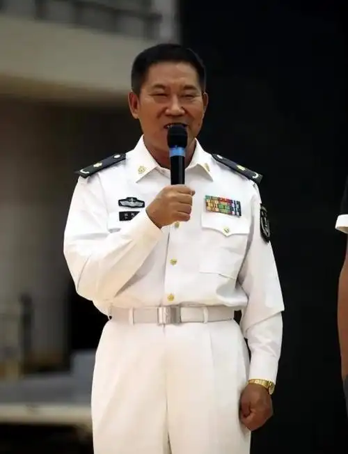 娱乐圈10位带"军衔"的明星,各个深藏不露,最高达到"将军级"