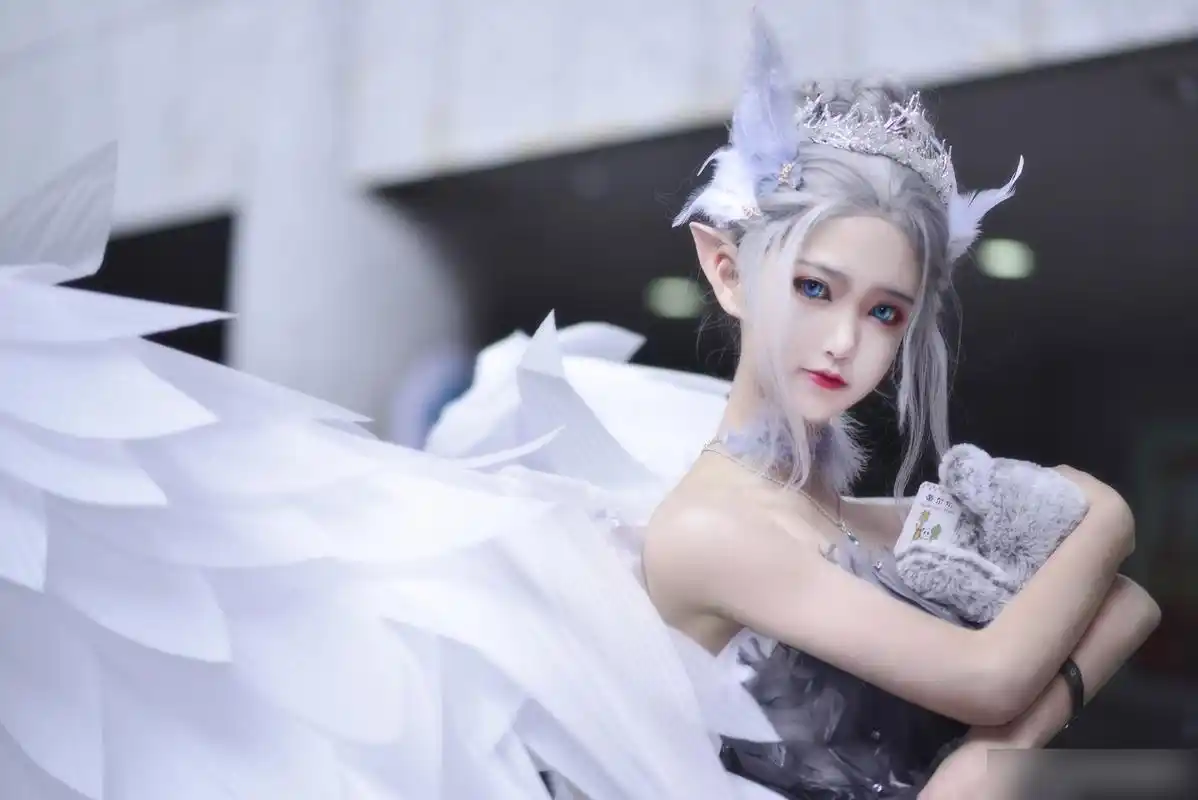 国人coser惊艳扮演《鬼刀》角色海琴烟!如同娃娃般可爱的妹子!