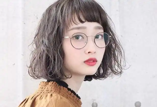 圆脸女孩适合的短发图2