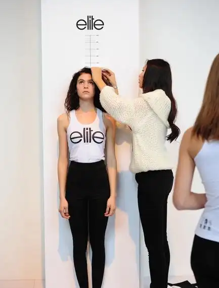 目前国际女模特的平均身高是1.78m.