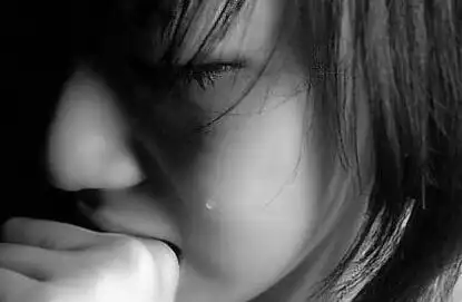 揭秘:悲伤的眼泪真的有毒吗?