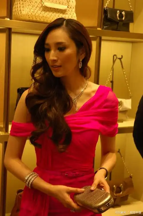 吴佩慈未婚夫定性为恶势力团伙首脑,其姨妈被判刑8年6个月