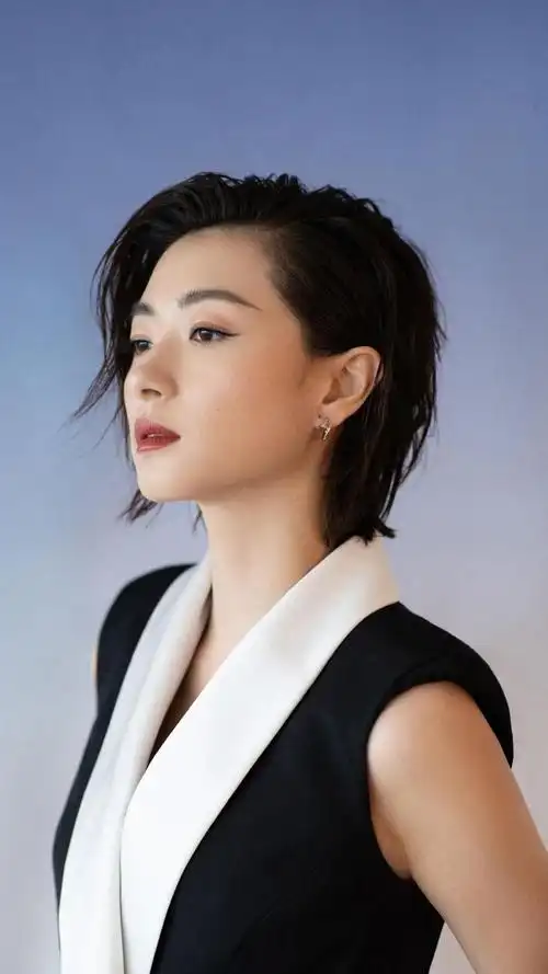 万茜成熟魅力写真