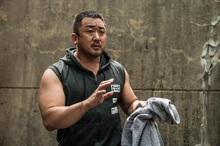 冠军影视解说马东锡狂练肱二头肌掰手腕冠军终于找到家庭归属