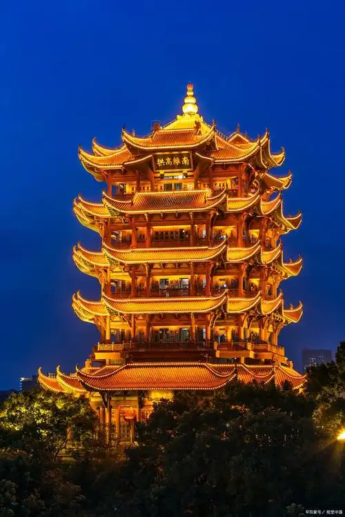 黄鹤楼是位于中国湖北省武汉市的一座古建筑,是中国文化名城武汉的