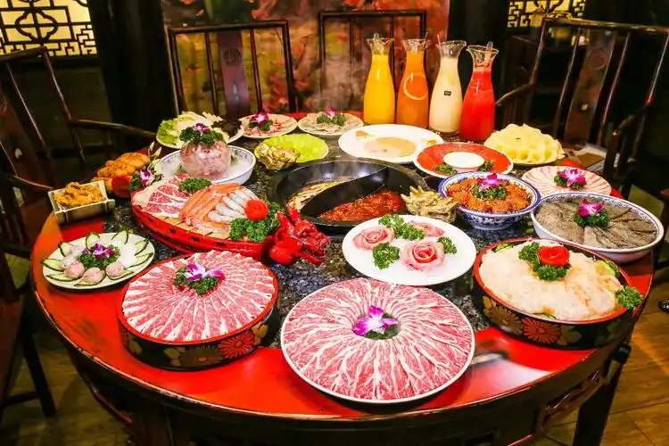 美食| 四川"蜀大侠"空降佛山印象城,才华与颜值并存的江湖火锅