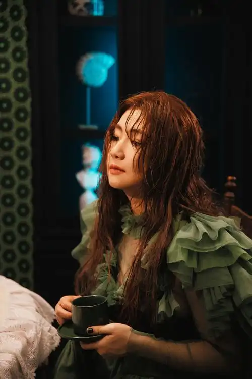 selina任家萱新歌《居里夫人》mv即将释出 轻快乐音唱出独处的精髓