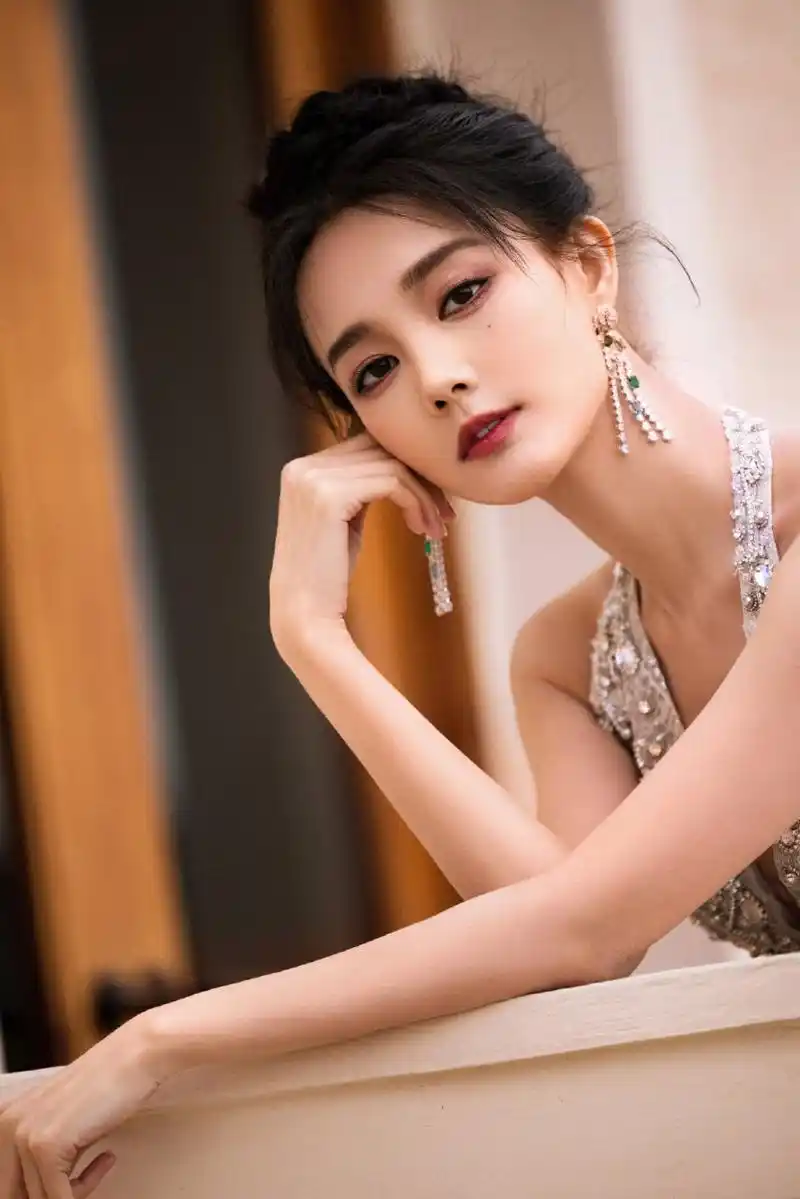 李一桐高清壁纸头像(三十九)[亲吻]