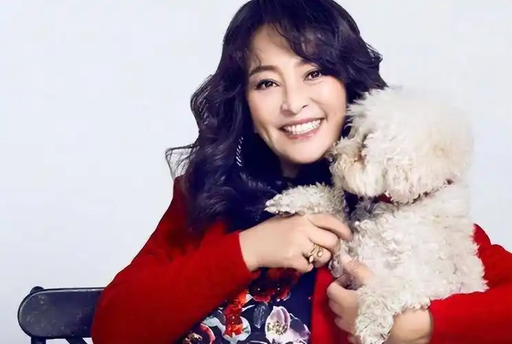 李勤勤:曾三次嫁老外,却都以离婚收场,后带日本儿子回国捞金_婚姻_经