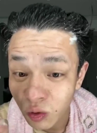 "邋遢大叔"化妆成小鲜肉去撩妹子,网友:这是要互相伤害的节奏