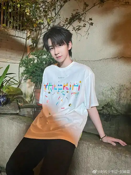 贺峻霖帅哥出现啦