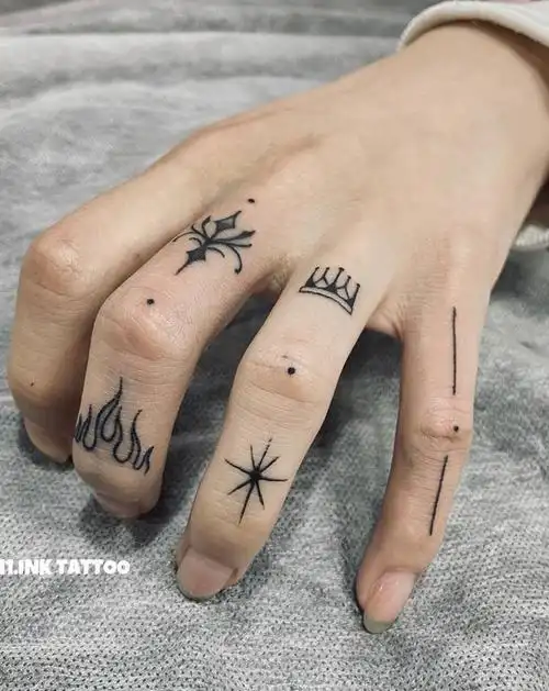 手指小图纹身图片_手部图腾火苗皇冠纹身图案