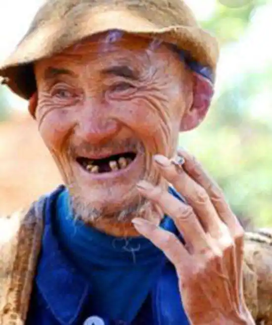 七十多老人翻出了五十年前存单, 里面有"巨额"银行人员: 可以提取