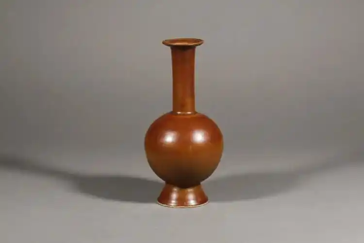 北宋 定窑紫釉长颈瓶 观复博物馆藏