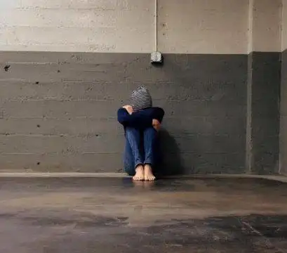 独自承受痛苦的图片,独自一人熬过所有的苦图片