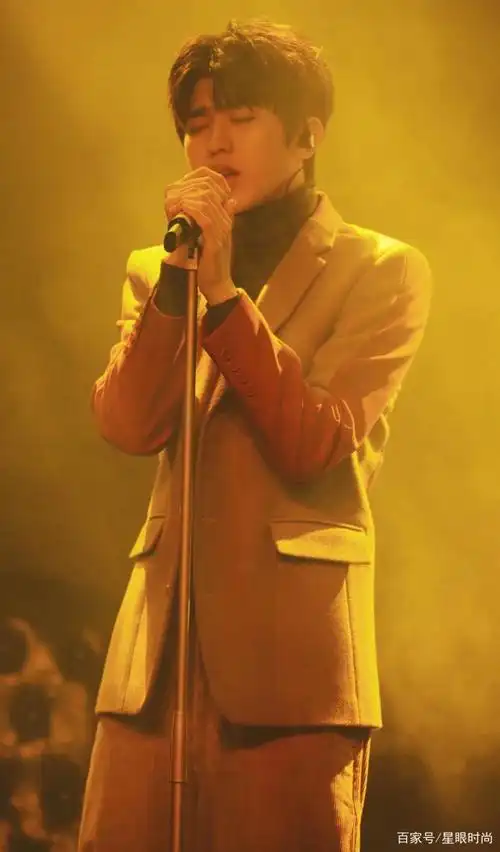 蔡徐坤,这个唱歌好听,衣品又好的小哥哥你们喜欢吗