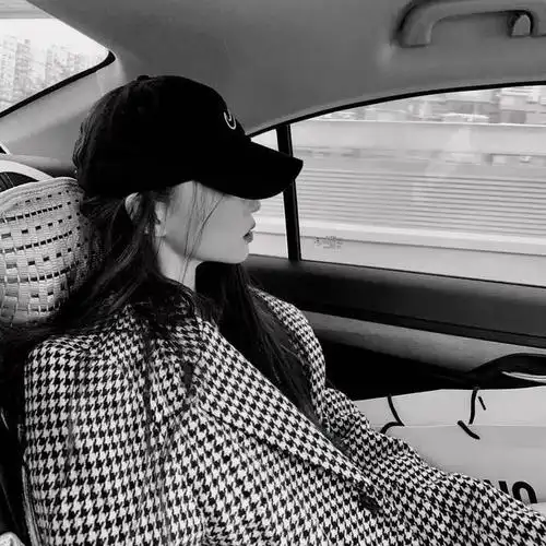 依云朋友圈自动点赞-黑色微信头像代表什么-站库网