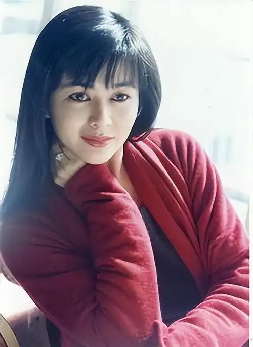 天生不上镜的8位女明星真人个个又瘦又美比照片漂亮10倍