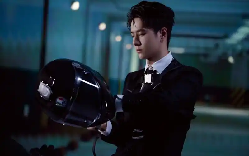 【王一博】走路粉狂喜!能不能给他整条高速公路啊啊啊