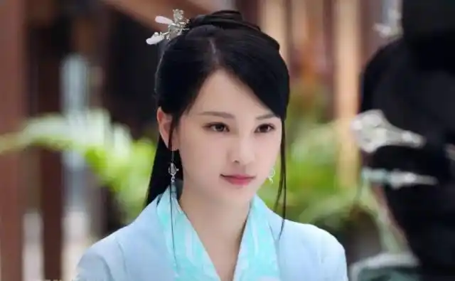 不过,让小唯惊喜的不是女主张雪迎,反而是女配"黄灿灿".